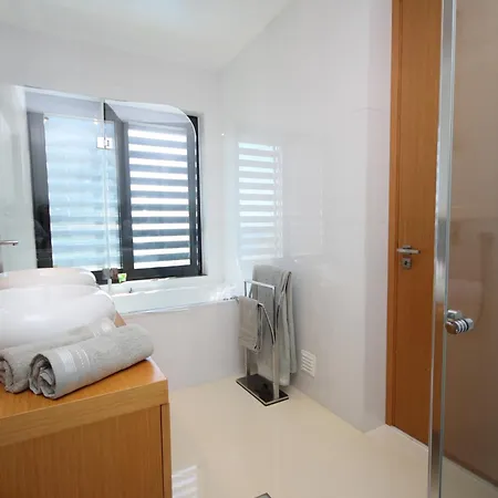 Vitoria - By Lovelystay * Funchal (Madeira)