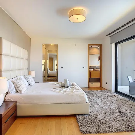 Vitoria - By Lovelystay Funchal (Madeira)