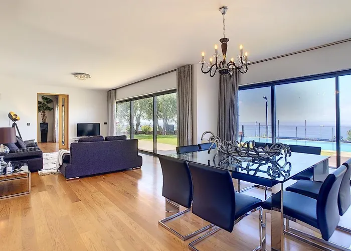 Vitoria - By Lovelystay *