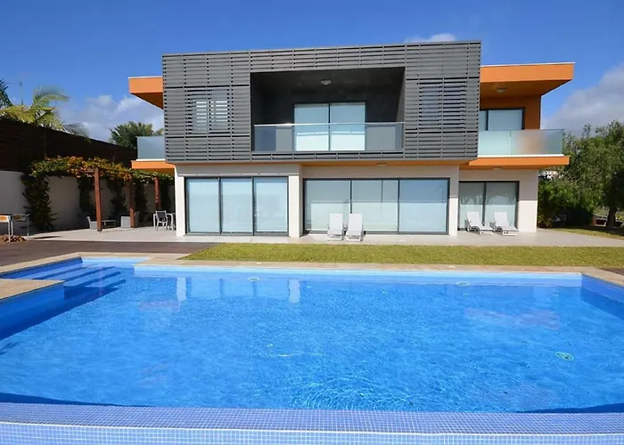 Vitoria - By Lovelystay *